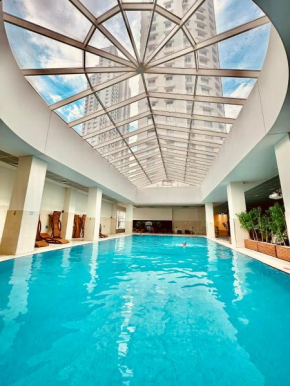 Luxury condo on 18th floor with pool, fitness, parking included.